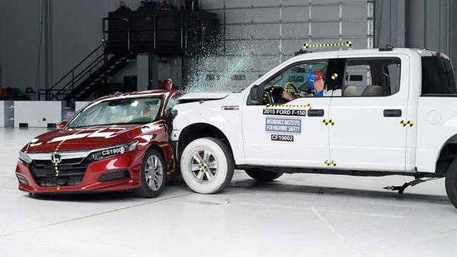 “음주운전 줄어들까?” IIHS, 안전 기준 대폭 강화… 속도·음주 감지 기능 필수