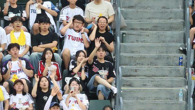 피자 60판 선물받은 그 장면, 압도적 득표율 71%...박해민 8월 최고 씬-스틸러