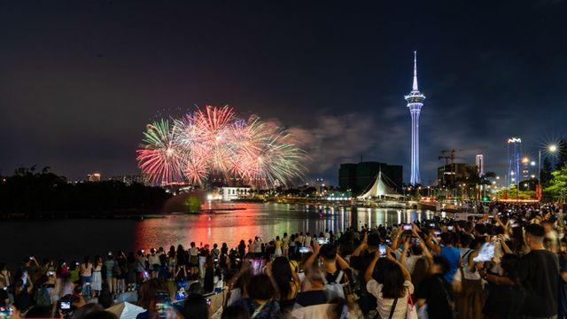 마카오 밤하늘 수놓는 화려한 축제... 제33회 국제 불꽃놀이 대회 개막