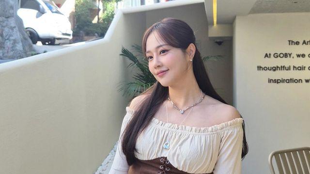 고혹적인 소유미, 보헤미안 무드 오프숄더 룩으로 시선 강탈