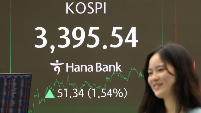 외국인이 끌고 기관이 미는 코스피…'반도체주' 찍었다