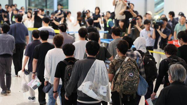 LG엔솔, ‘美구금 직원’ 추석 연휴까지 유급휴가… 김동명 사장 “무사 귀환해 기쁘다”