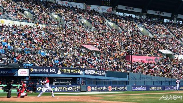 KBO, 44년 역사 최초 2억 관중 돌파…단일 시즌 최다 관중 돌파 등 기록 쏟아진다