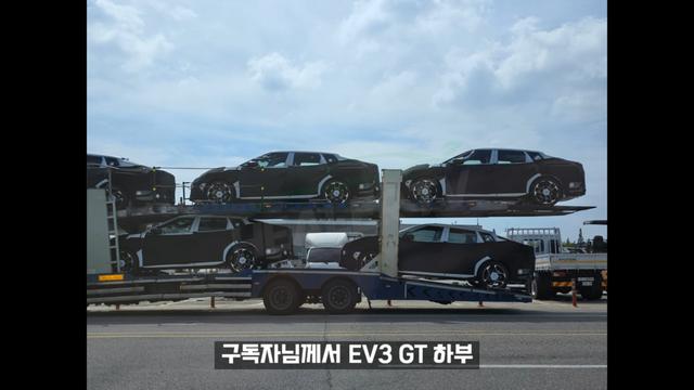 사륜구동 탑재? 기아 고성능 EV4 GT, 후륜 모터 탑재한 스파이샷 새롭게 포착!