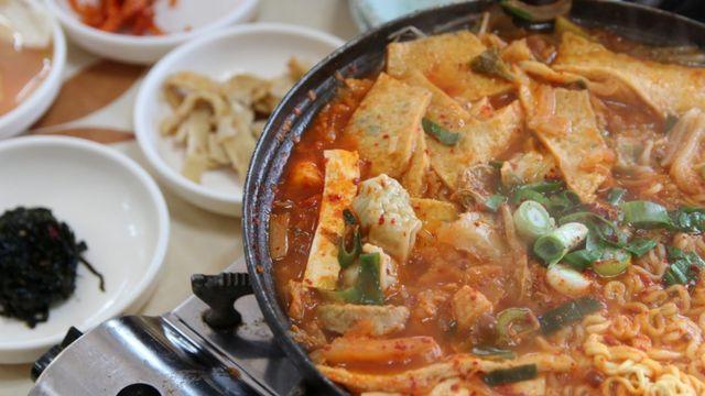 전쟁통에서 탄생한 한 끼인데...이제는 MZ세대가 열광한다는 '한국 음식'