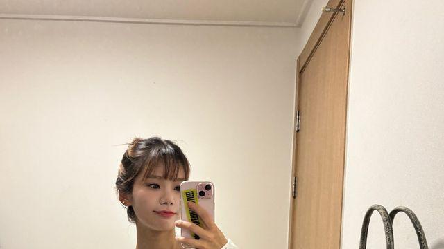 맹승지, 화이트 파자마룩으로 집콕 무드 완성