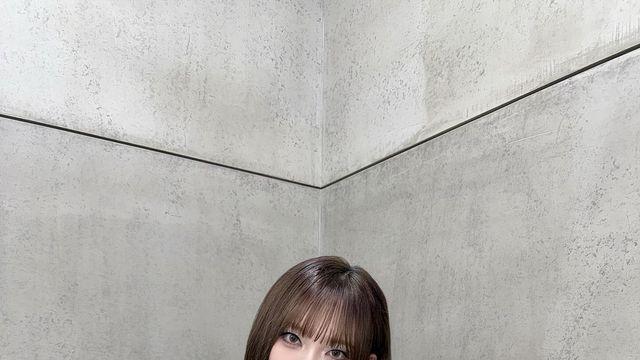 스트리트 감성을 품은 문수아, 크롭 티셔츠로 보여준 강렬한 무드