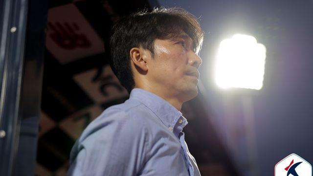 무릎 꿇고 눈시울 붉힌 변성환 감독, 그만큼 간절했던 승리…