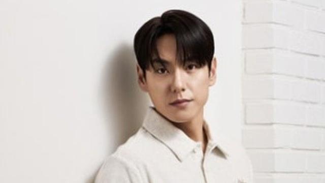 곽시양, 차분한 베이지 톤으로 완성한 골프 무드... 절제된 매력 돋보여