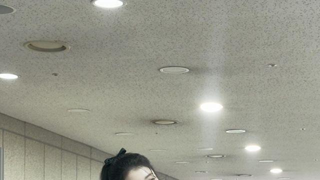 샤오팅, ‘비주얼 요정’의 록시크 변신! 블랙 크롭톱+밴드 스커트로 무대 밖도 올킬