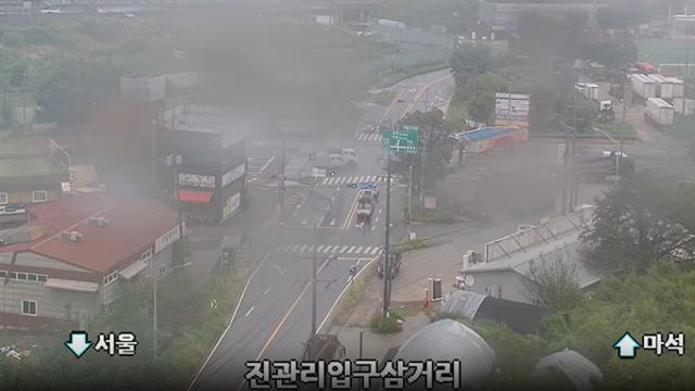 [속보] 남양주 진건읍 전신주 복구 작업 중...금곡~시흥 '도로 통제'