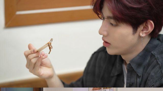 제베원 장하오 “눈에 광기 돌지 않냐”…생애 첫 산낙지 먹방 도전 (장도바리바리)