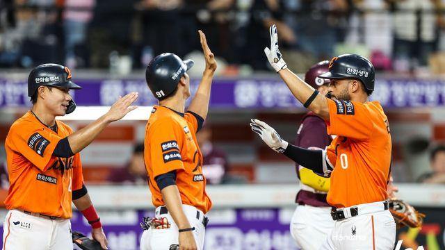 뜨거워진 프로야구 선두 경쟁…LG·한화, 2.5경기 차로 좁혀져(종합)