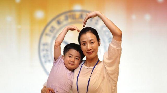 엄마와 아들이 '가족 사랑' 담아낸 필라테스의 멋진 향연