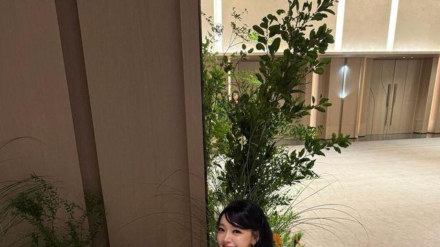 우아한 드레스 자태 뽐낸 김소현, 가을의 여신으로 빛나다