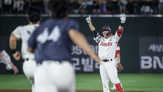'김민성 끝내기' 롯데, SSG와 9회말 끝장 승부 끝 승리→공동 5위 진입