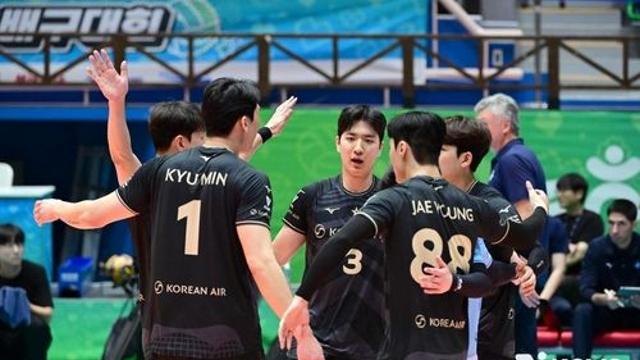 대한항공, 배구 컵대회서 우리카드 3-0 완파…헤난 감독 첫 승(종합)