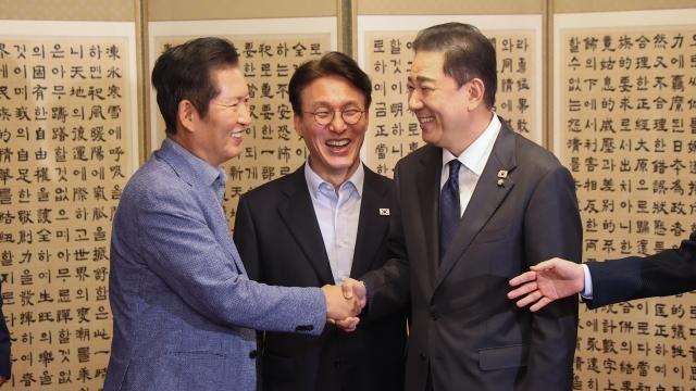 당정대 고위급, 총리 공관서 회동…與 투톱 갈등 봉합 제스처