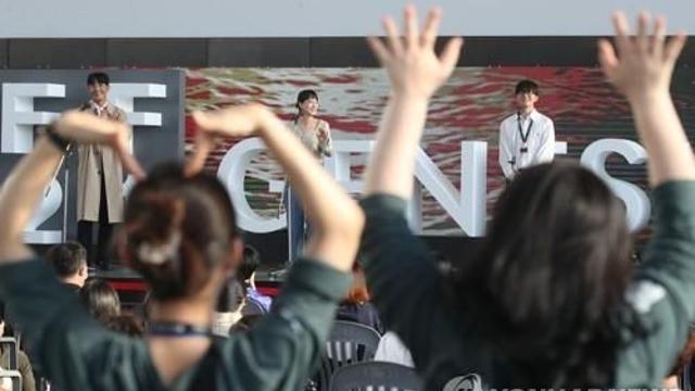 [서른 살 BIFF] ③ 질곡의 시간 함께한 조연들