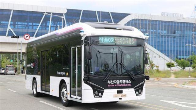 부산 오시리아에 자율주행버스 시범운행…내년 정식 도입