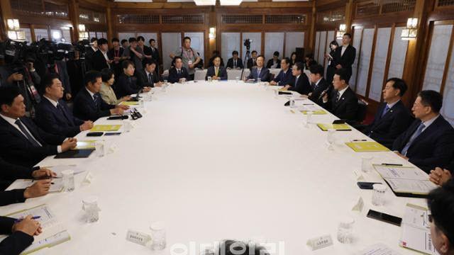 김 총리, 정청래·김병기 불러 만찬회동…갈등해소 ‘멍석’