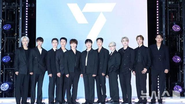 세븐틴 공연중 폭죽 객석으로 펑…