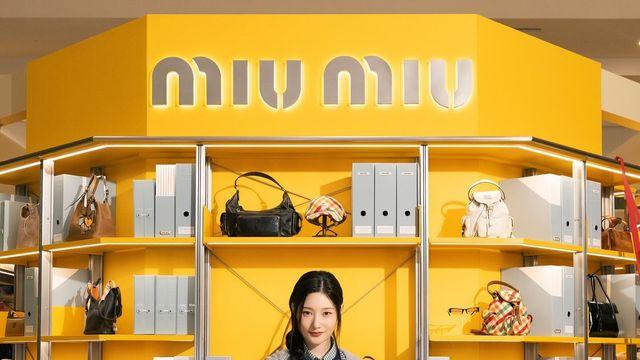 정채연, 밝은 색상의 스트라이프 티셔츠로 여름을 맞다