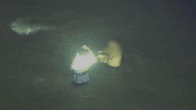 ‘구명조끼 벗어준’ 해경, 실종 직전 영상 공개…30분간 사투