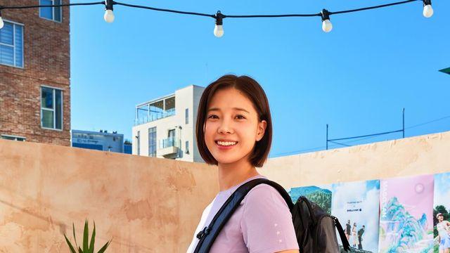 임세미, 산뜻한 퍼플 티셔츠와 플리츠 스커트로 청량한 하이틴 무드 완성