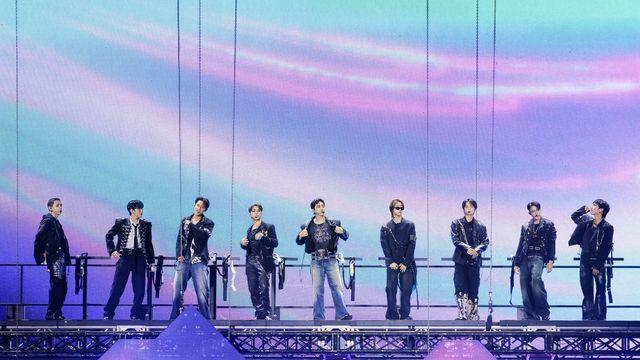 악기 연주 실력 뽐낸 세븐틴…인천서 5만 팬과 월드투어 포문