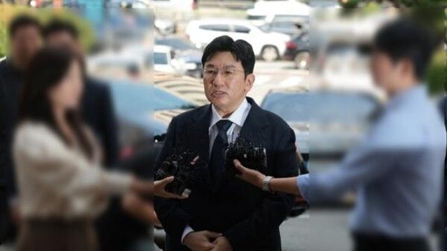 방시혁 하이브 의장, ‘자본시장법 위반’ 혐의로 경찰 첫 출석