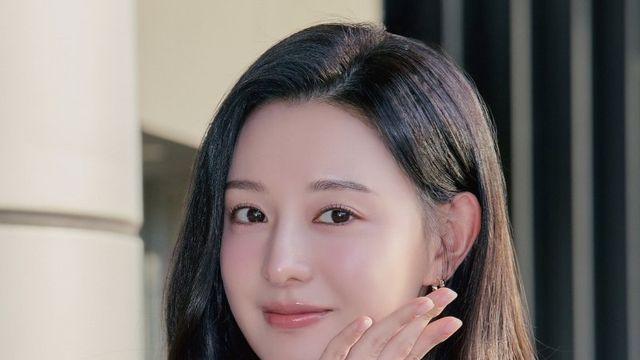 김지원, 고가의 명품 착용하고 일본 출국…‘공항을 런웨이로’