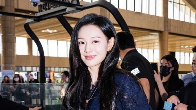 김지원, '불가리'의 여자