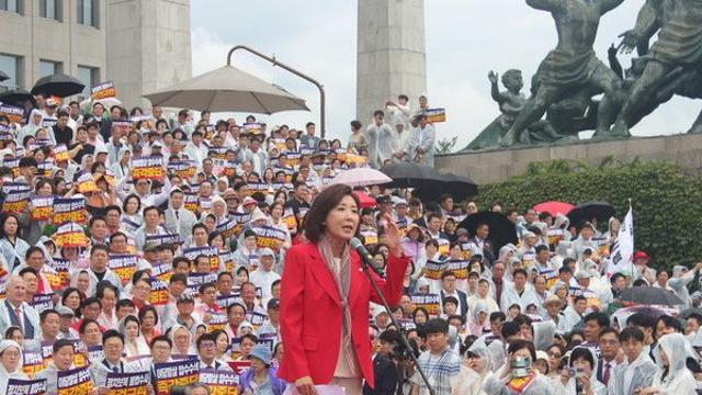 檢, ‘국회 패스트트랙 충돌’ 나경원·황교안에 실형 구형···기소 5년 8개월만