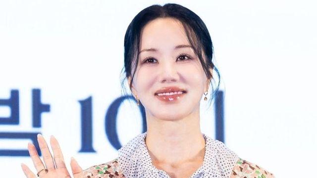 엄정화 눈물 고백 “노래 못 부른다길래 무너져…며칠을 울었다” [RE:뷰]