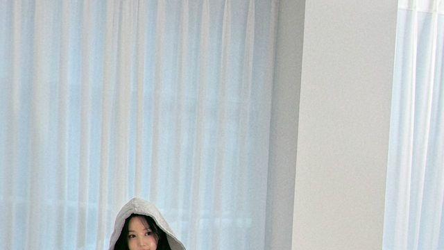 청량한 무드 속 남규리, 오버핏 후드와 카고 팬츠로 그린 스트리트 무드