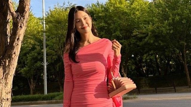 한지혜, 놀라운 드레스 자태…