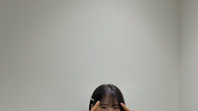 화사한 플라워 블라우스와 핑크 스커트로 그린 로맨틱 무드, 한승연의 러블리 데일리룩