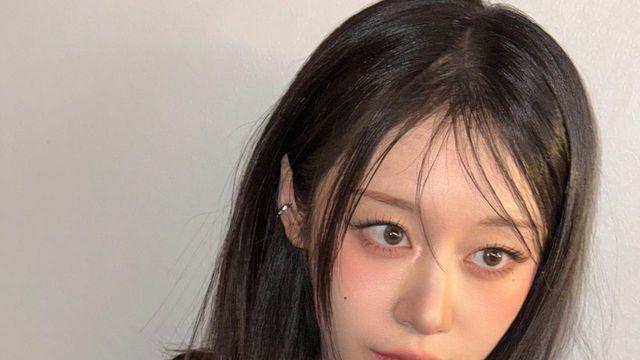 블랙 시스루 무드 속 지연, 고혹적인 시선에 빠져든다