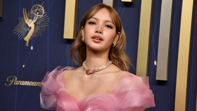 블랙핑크 리사, 에미상 시상식 빛낸 핑크 드레스 자태…K팝 여신 강림