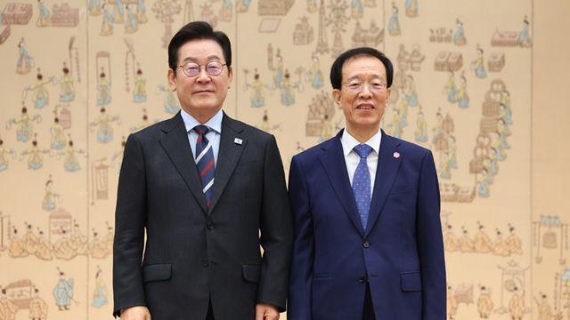 이석연, 국민통합위원장 취임…통합 리더십 요구