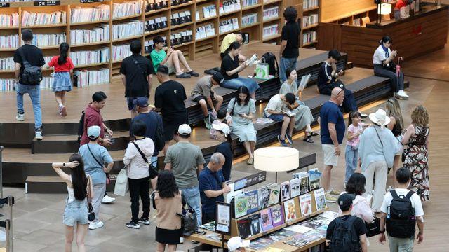 파티처럼 함께 읽고, 같은 책 나눠 읽고…MZ '텍스트 힙' 열풍
