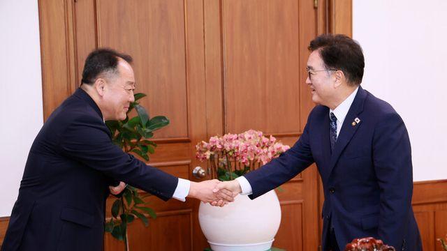 우원식 의장, 손인혁 신임 헌재 사무처장 만나 “개헌 통해 새로운 시대상 담아야”