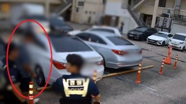 “양손에 흉기 든 남자가 있어요”…공포에 질린 시민들