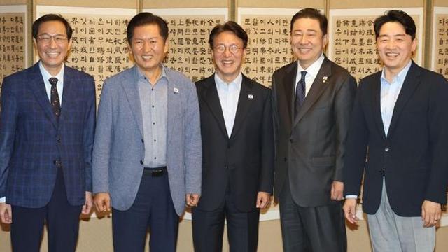 우상호 “여의도·충정로? 대통령은 이재명 한 분…실세 김현지 아닌 강훈식”
