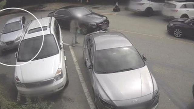 경사로 굴러온 車에 70대 노부부 날벼락…남편 숨지고 아내 중상