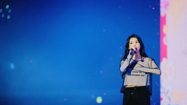 아이유, 팬밋업 '바이, 썸머' 성료…'유애나와의 17주년 가을공감'