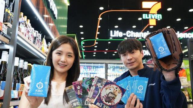 세븐일레븐, 포스트 시즌 앞두고 야구팬 위한 'KBO 카드 플러스' 선보인다