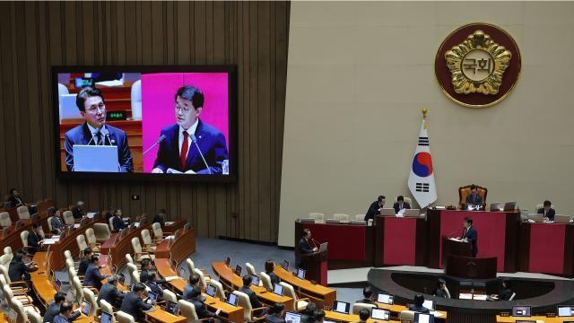 대정부질문 이틀째…여야, 한미 관세 협상·美 구금 사태 등 공방