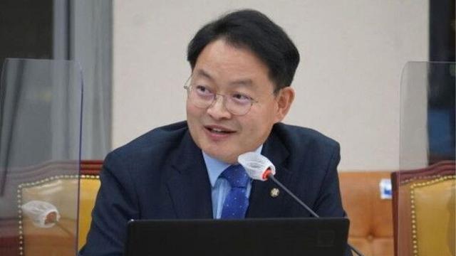 허영 